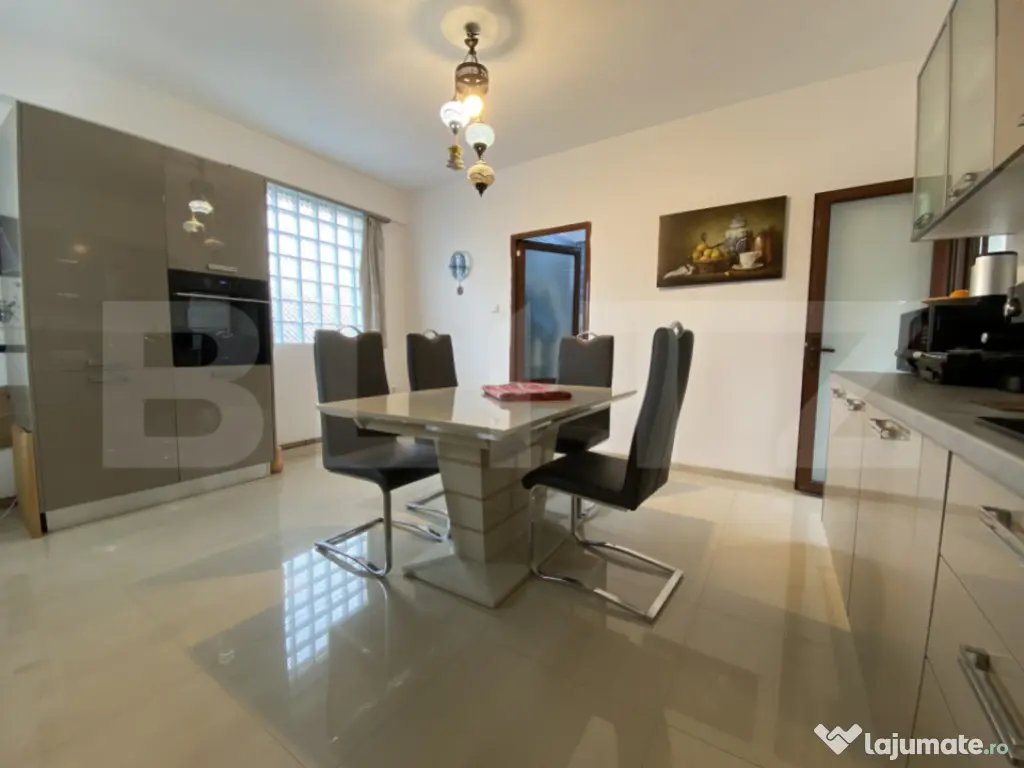 Casa de vanzare, 295 mp, zona Central