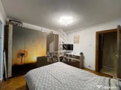 Apartament cu 3 camere, decomandat, 2 bai , 2 balcoane,zona Soarelui 