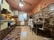 Apartament cu 3 camere, decomandat, 2 bai , 2 balcoane,zona Soarelui 