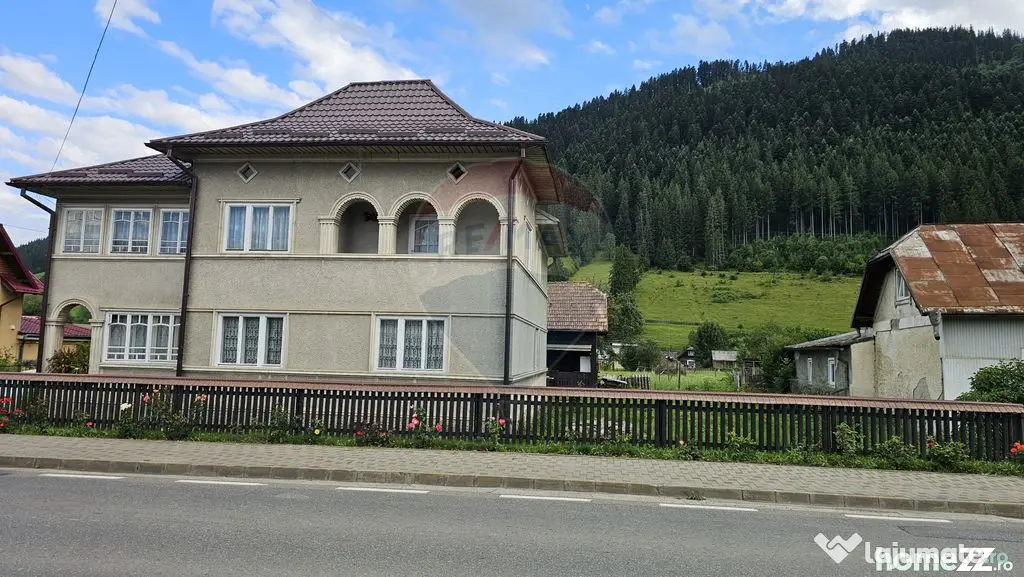 Casa 225 mp, teren intravilan 4822 mp C. Moldovenesc, Suc...