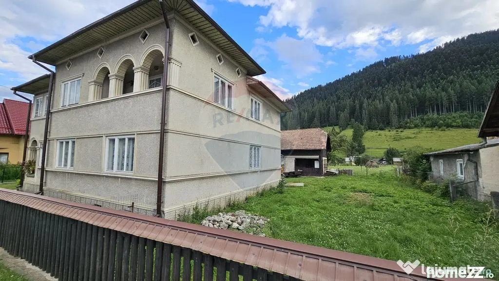Casa 225 mp, teren intravilan 4822 mp C. Moldovenesc, Suc...