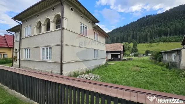 Casa 225 mp, teren intravilan 4822 mp C. Moldovenesc, Suc...