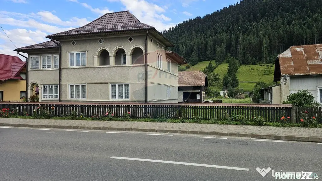Casa 225 mp, teren intravilan 4822 mp C. Moldovenesc, Suc...