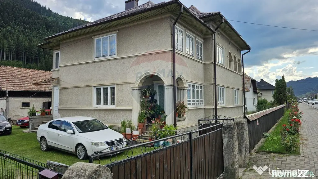 Casa 225 mp, teren intravilan 4822 mp C. Moldovenesc, Suc...