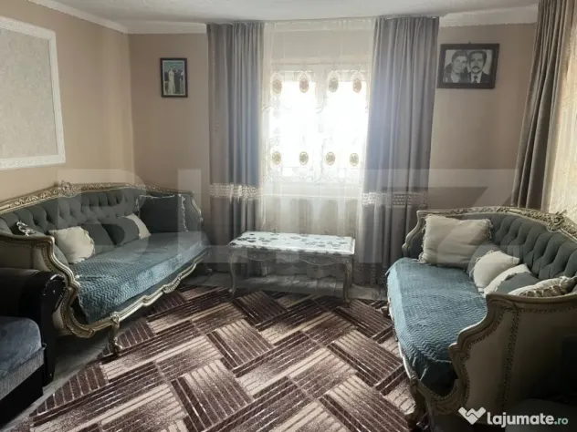 Casa de vanzare, 397 mp teren, zona Romanesti