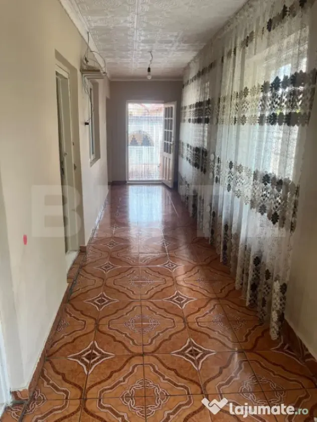 Casa de vanzare, 397 mp teren, zona Romanesti