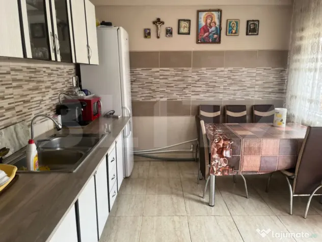 Casa de vanzare, 397 mp teren, zona Romanesti