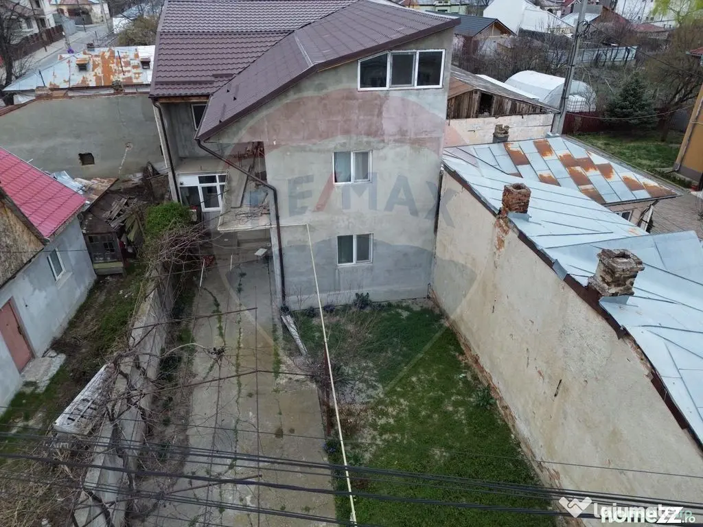 Casă / Vilă cu 5 camere de vânzare în zona Obor