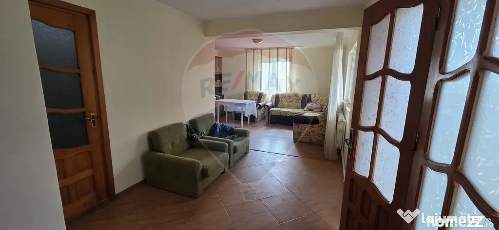 Casă / Vilă cu 5 camere de vânzare în zona Obor