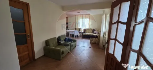 Casă / Vilă cu 5 camere de vânzare în zona Obor