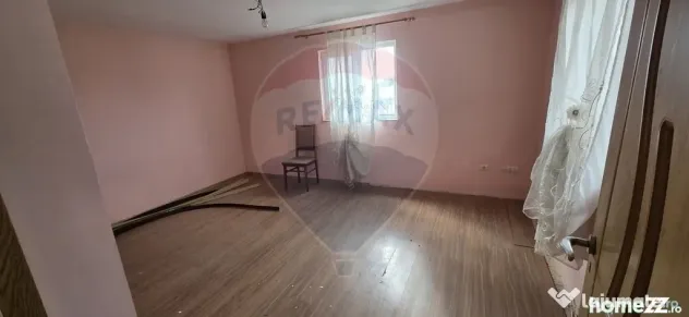 Casă / Vilă cu 5 camere de vânzare în zona Obor
