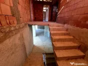 Casă / Vilă cu 5 camere de vânzare 