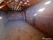 Casă / Vilă cu 5 camere de vânzare 