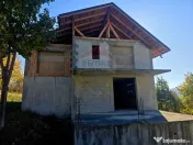 Casă / Vilă cu 5 camere de vânzare 