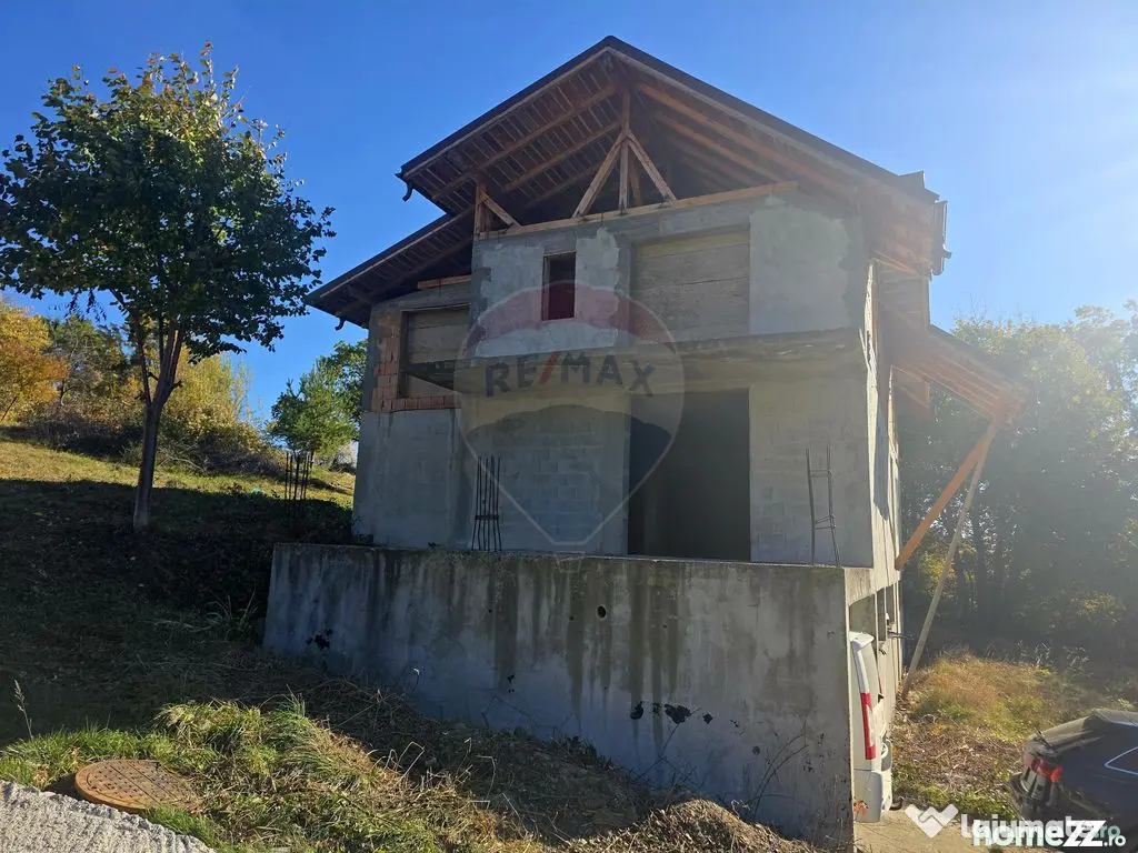 Casă / Vilă cu 5 camere de vânzare