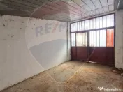 Casă si spatiu comercial cu suprafata de 483 mp 