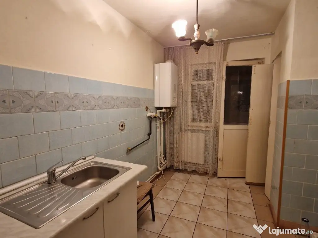 Apartament 2 camere confort 1 Viziru 1 etaj 2/4 Liber