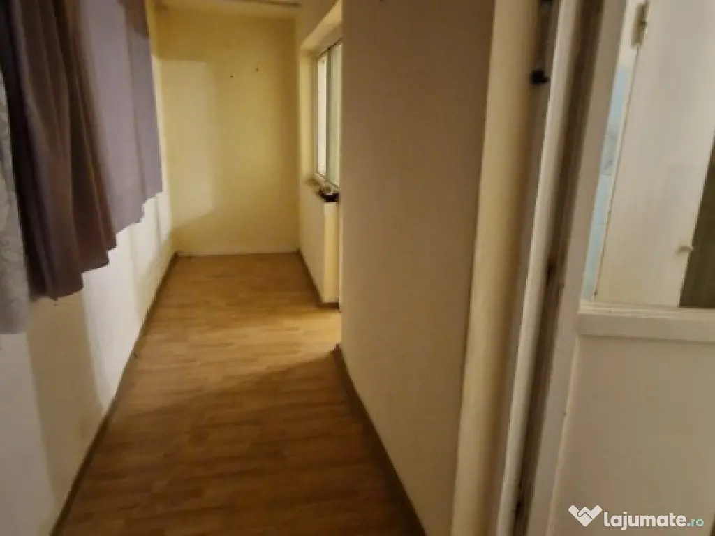 Apartament 2 camere confort 1 Viziru 1 etaj 2/4 Liber