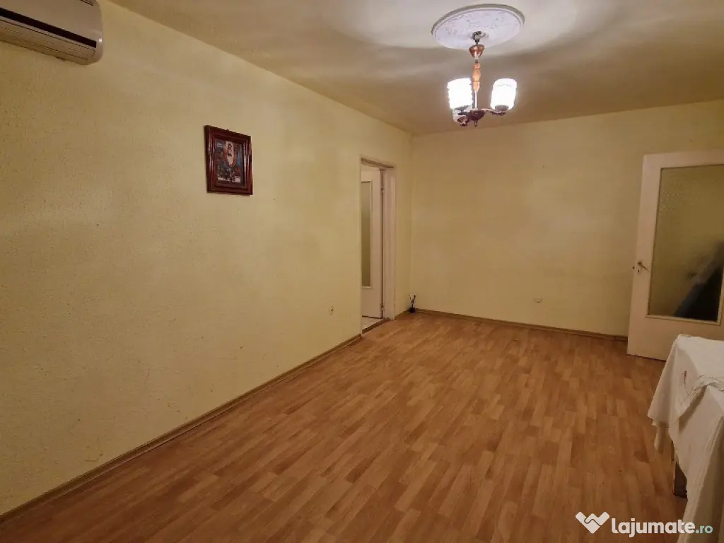 Apartament 2 camere confort 1 Viziru 1 etaj 2/4 Liber