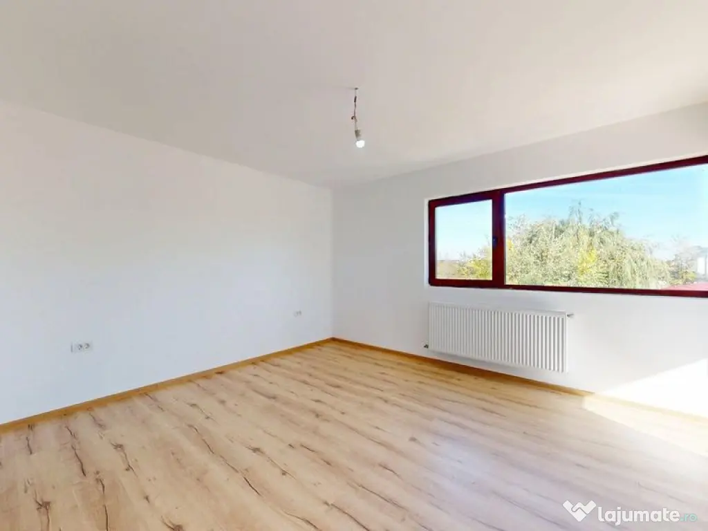 Casa Duplex cu 3 dorm.+ Dressing + Panouri Solare! Cu 2 i...