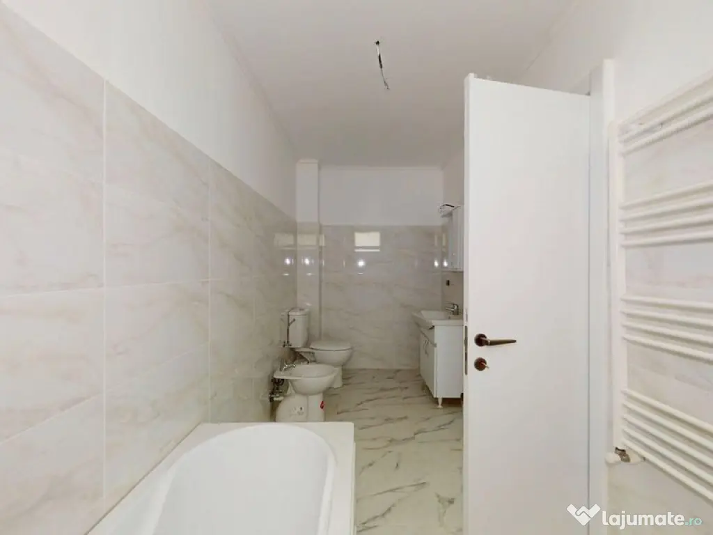 Casa Duplex cu 3 dorm.+ Dressing + Panouri Solare! Cu 2 i...