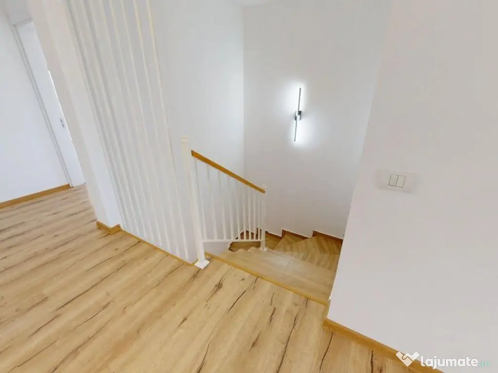 Casa Duplex cu 3 dorm.+ Dressing + Panouri Solare! Cu 2 i...