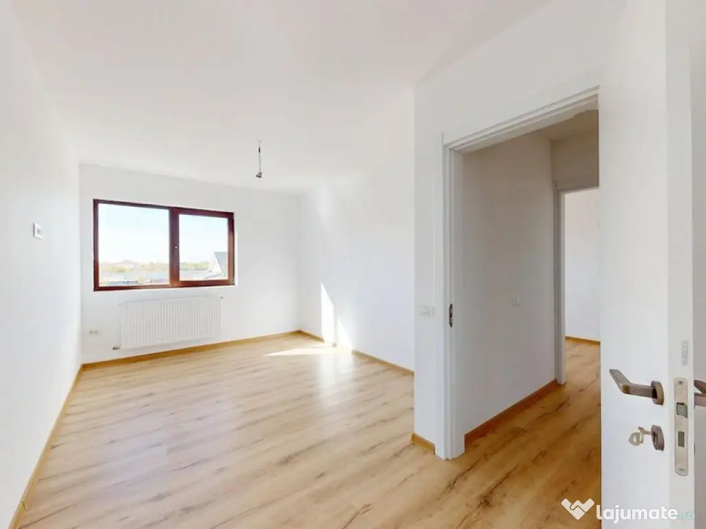 Casa Duplex cu 3 dorm.+ Dressing + Panouri Solare! Cu 2 i...