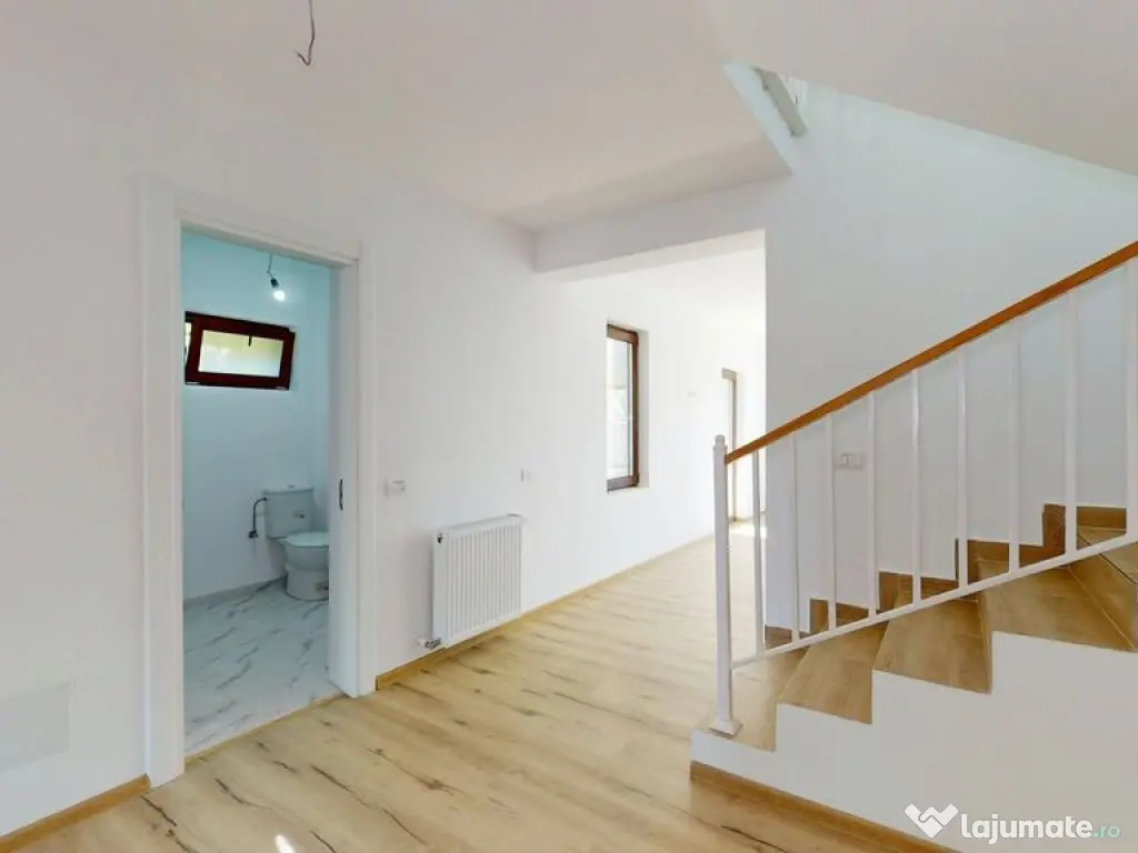 Casa Duplex cu 3 dorm.+ Dressing + Panouri Solare! Cu 2 i...