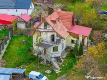 Casă / Vilă cu 6 camere de vânzare in Tarlungeni