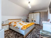 Casă / Vilă cu 6 camere de vânzare in Tarlungeni 