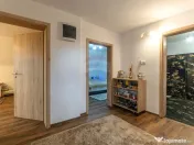 Casă / Vilă cu 6 camere de vânzare in Tarlungeni 