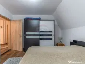 Casă / Vilă cu 6 camere de vânzare in Tarlungeni 