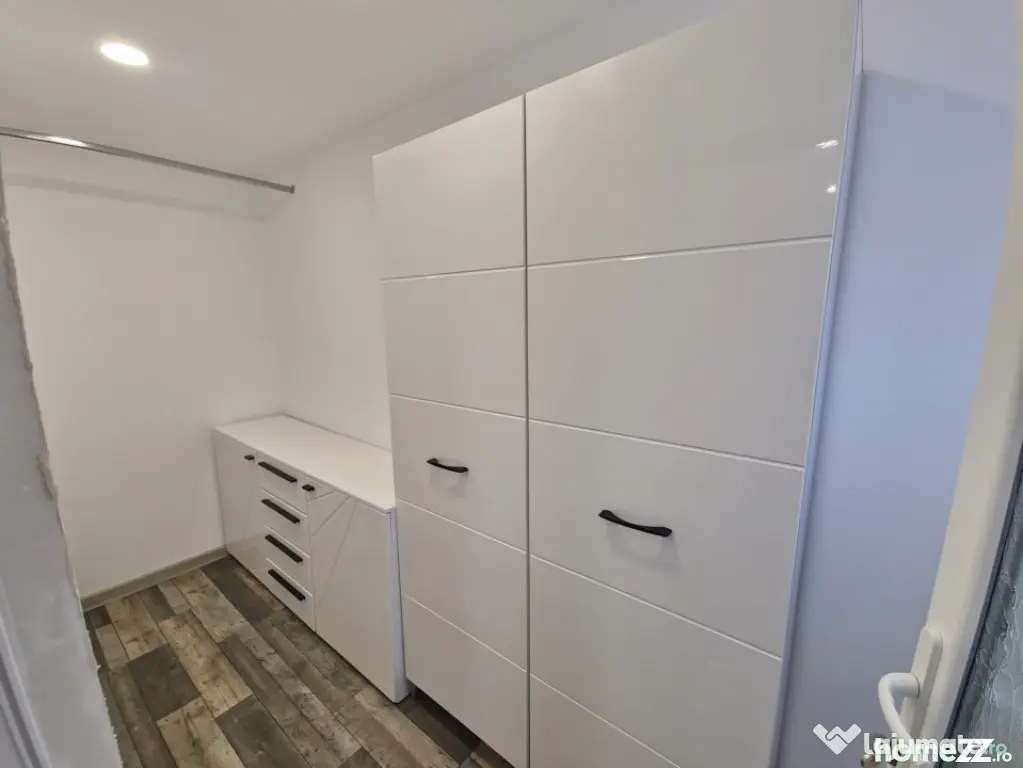 Casa individuala 3 camere foisor acoperit curte km 4 - Constanta (Constanta)
