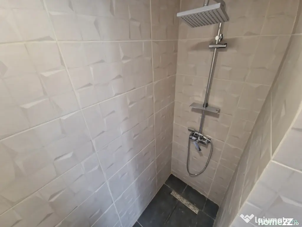 Casa individuala 3 camere foisor acoperit curte km 4 - Constanta (Constanta)