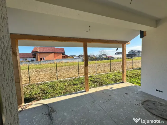 Casă nouă, semifinisata – aproape de oraș!