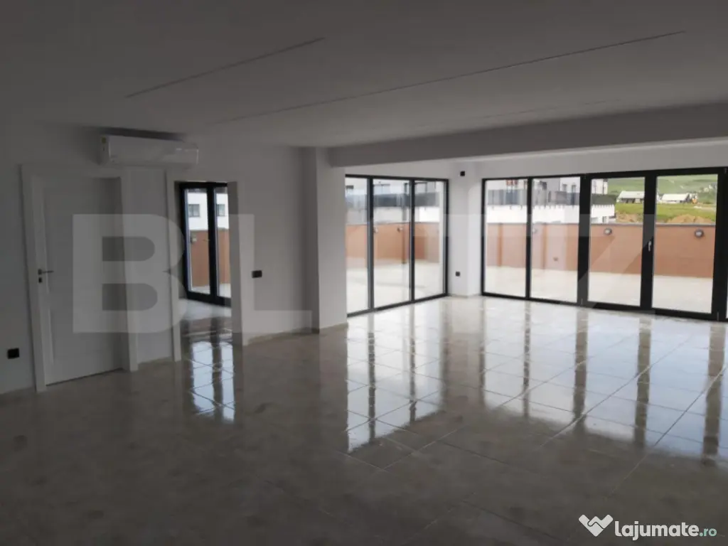 Penthouse 200 mp utili, 400 mp terasa, 2 garaje, 1 parcare,