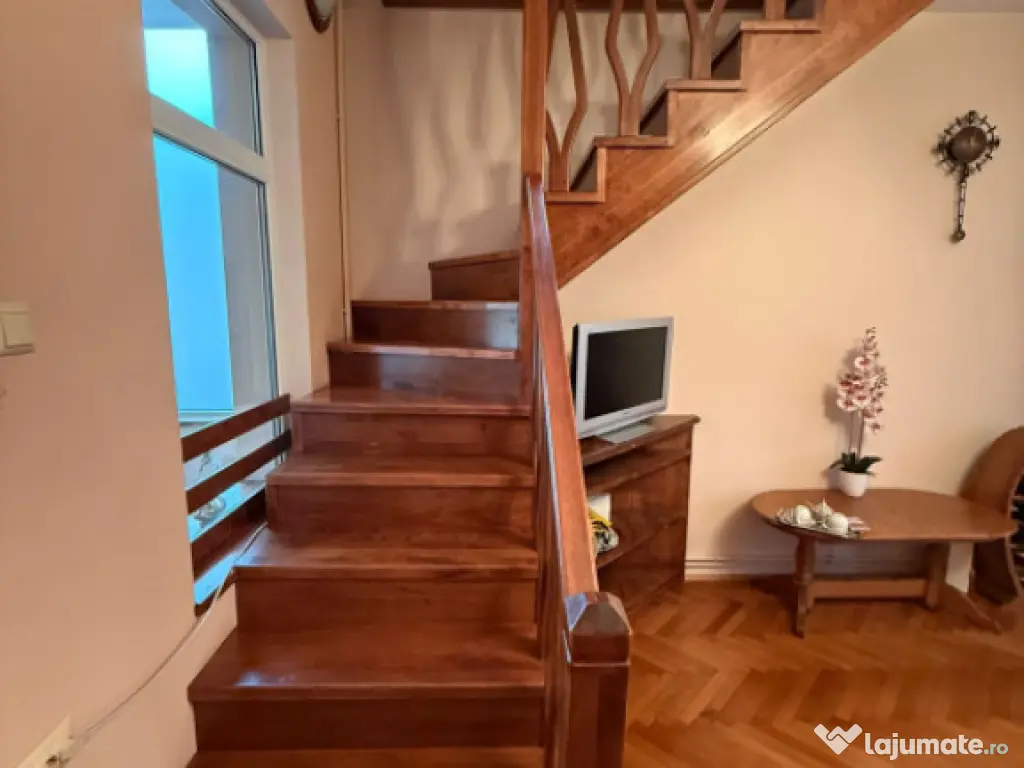 Casă cu garaj și 2 șeminee, lângă Parcul Mare – Str.