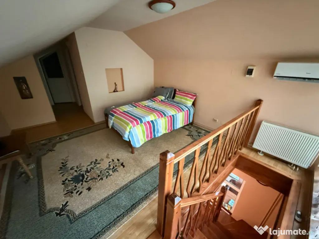 Casă cu garaj și 2 șeminee, lângă Parcul Mare – Str.