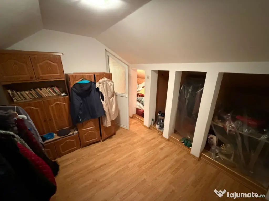 Casă cu garaj și 2 șeminee, lângă Parcul Mare – Str.