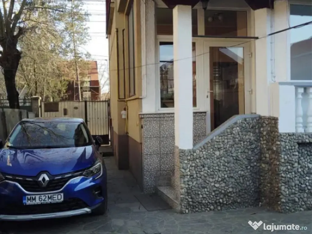 Casă cu garaj și 2 șeminee, lângă Parcul Mare – Str.
