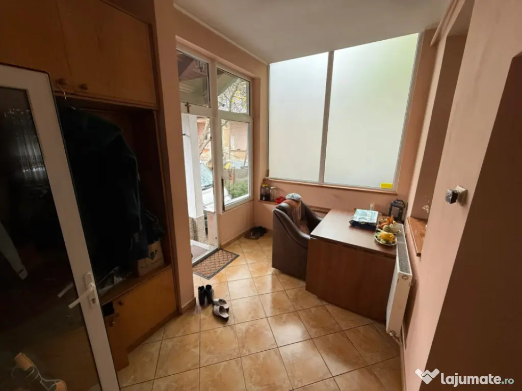 Casă cu garaj și 2 șeminee, lângă Parcul Mare – Str.