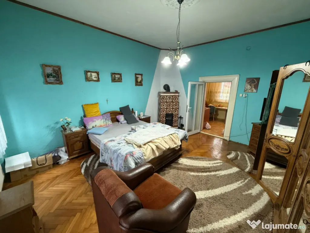 Casă cu garaj și 2 șeminee, lângă Parcul Mare – Str.