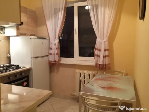 Apartament cu 3 camere de inchiriat in zona Aparatorii Patriei