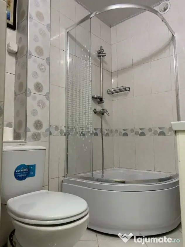 Apartament cu 3 camere de inchiriat in zona Aparatorii Patriei