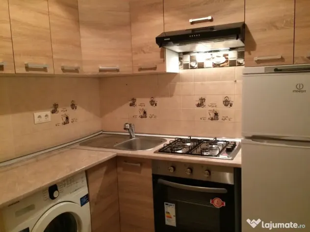 Apartament cu 3 camere de inchiriat in zona Aparatorii Patriei