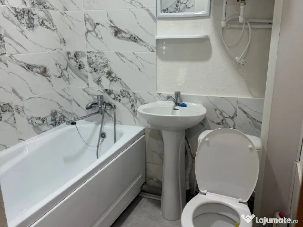 Garsoniera de inchiriat zona Piata Romana