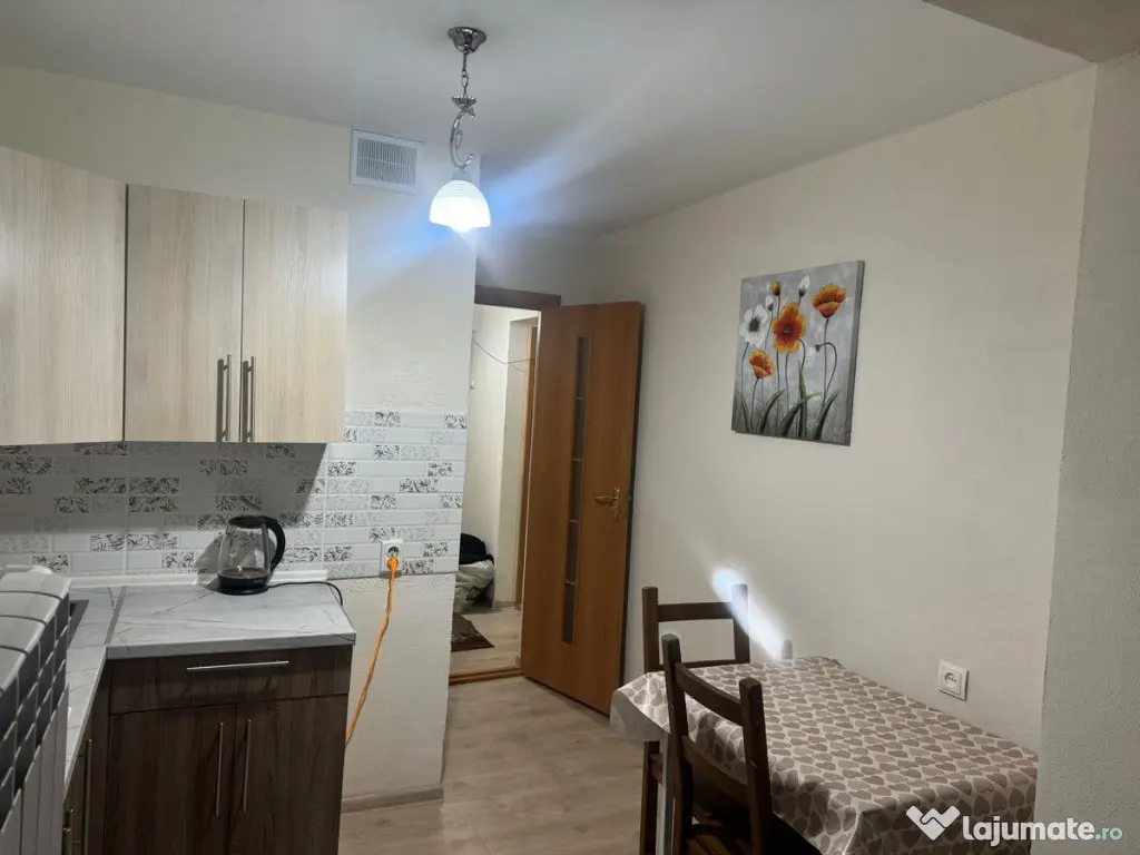 Garsoniera de inchiriat zona Piata Romana