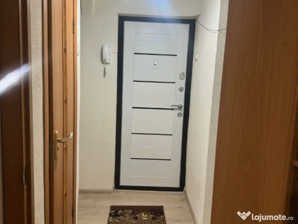 Garsoniera de inchiriat zona Piata Romana