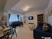 La 2 minute de mare, doua camere decomandate. 