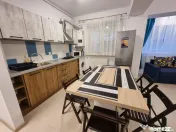 La 2 minute de mare, doua camere decomandate. 